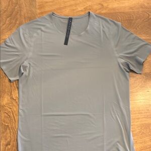 Men’s Lululemon shirt